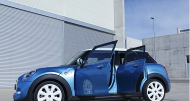 Mini Cooper 5 Pintu : Mobil 5 Pintu Pertama Di Dunia Seharga 300-an juta Rupiah